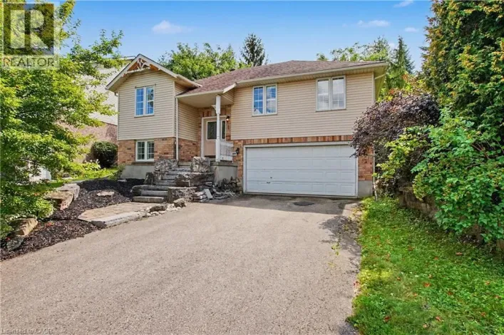 1 CUTTING Drive, Elora