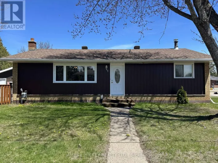 1 HIGHLAND CRESCENT, Deep River
