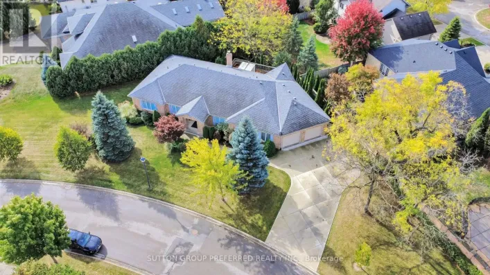 1 HIGHLAND WOODS COURT, London South