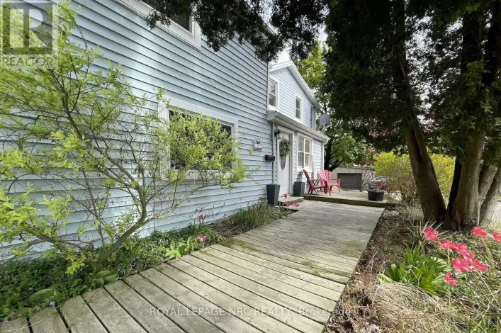 1 JOHN AVENUE, Brant