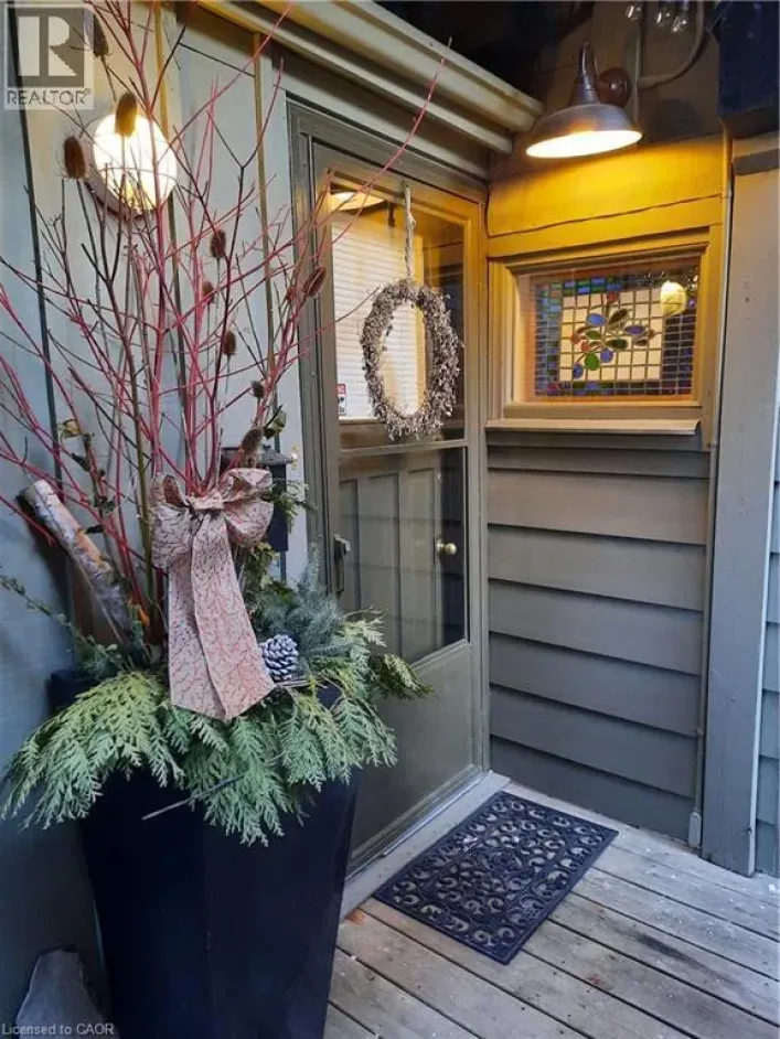 1 KING Street E, Dundas