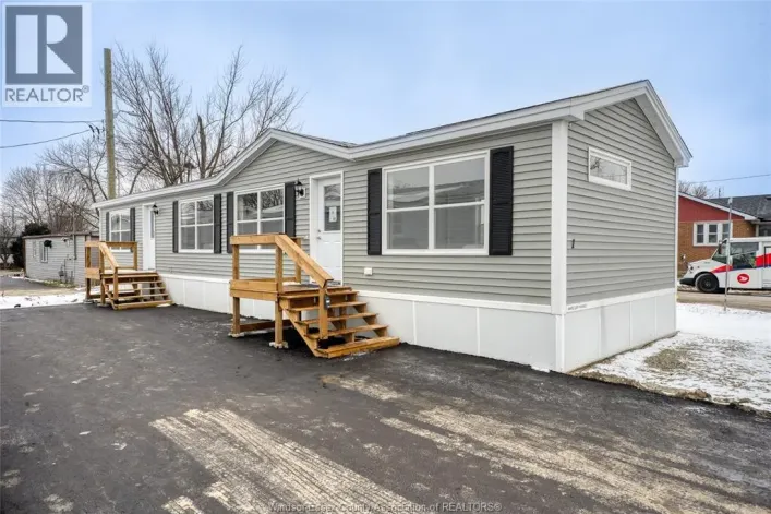 1 LINDA CRESCENT, Lakeshore