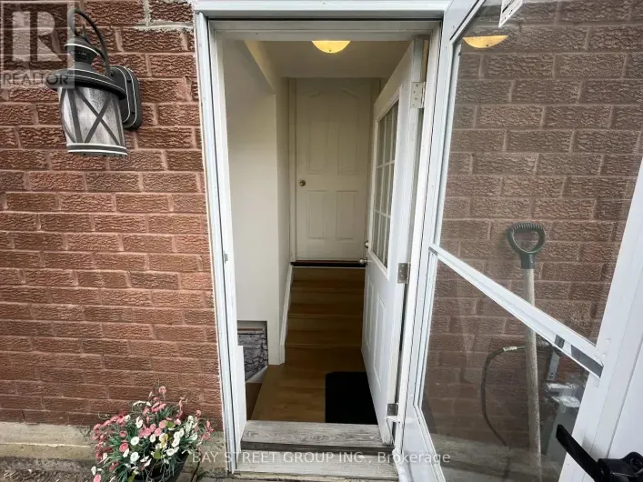House for rent: 1 TRALEE (LOWER) STREET, Brampton