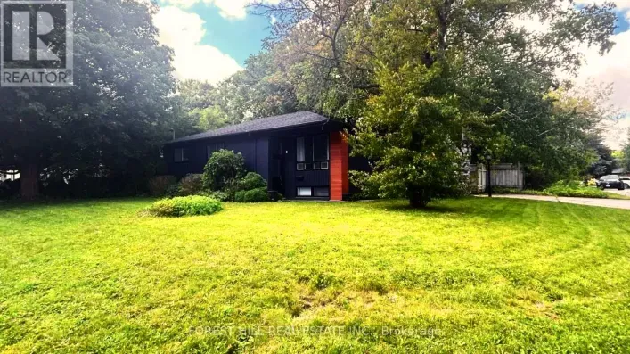 House for sale: 1 WILLIS DRIVE, Aurora