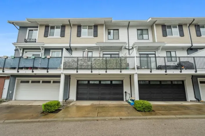 10 10735 84 AVENUE, Delta