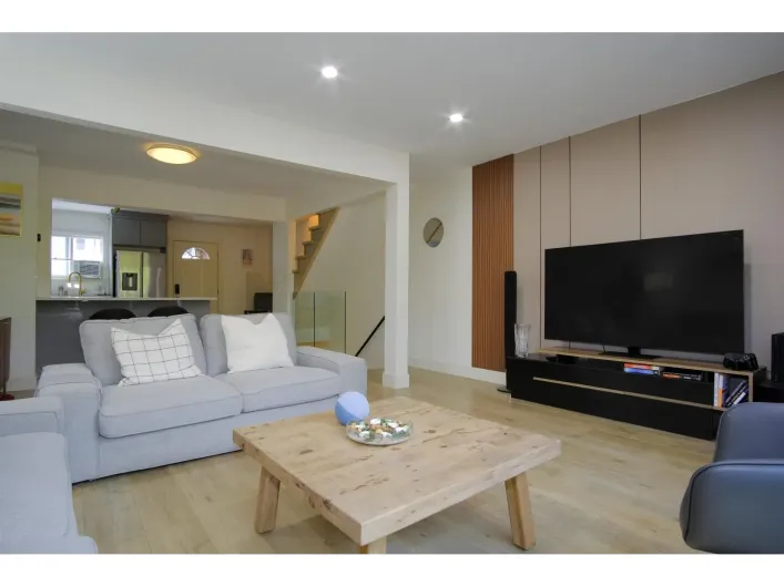 10 10736 GUILDFORD DRIVE, Surrey