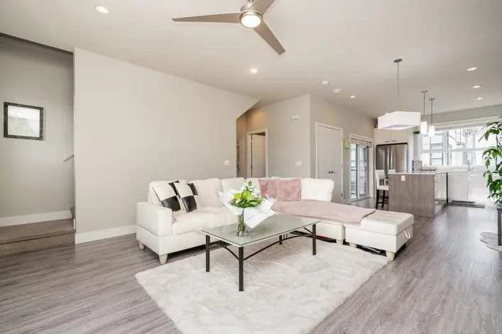 10 1938 NORTH PARALLEL ROAD, Abbotsford