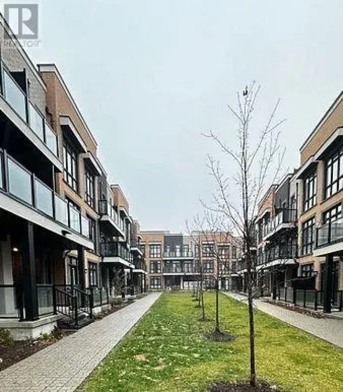 10 - 2 PHELPS LANE, Richmond Hill