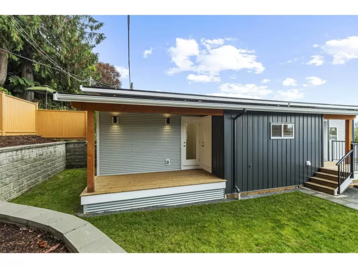 10 34519 LOUGHEED HIGHWAY, Mission