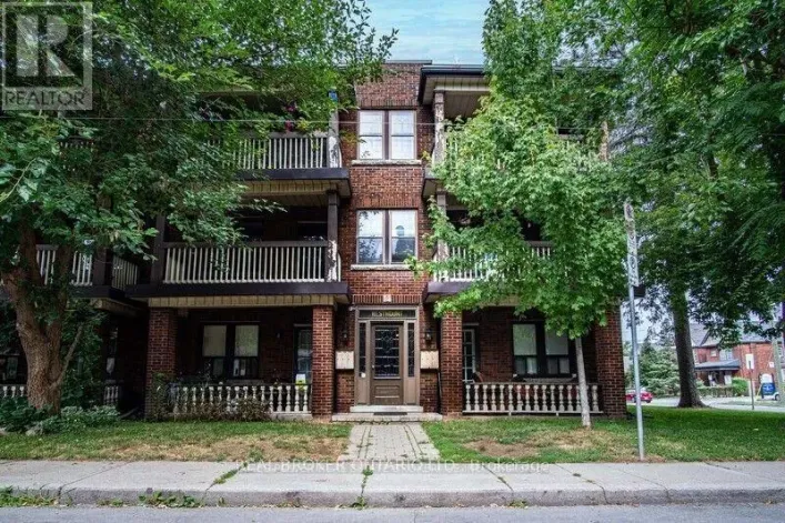 10 - 4 HYDE PARK AVENUE, Hamilton