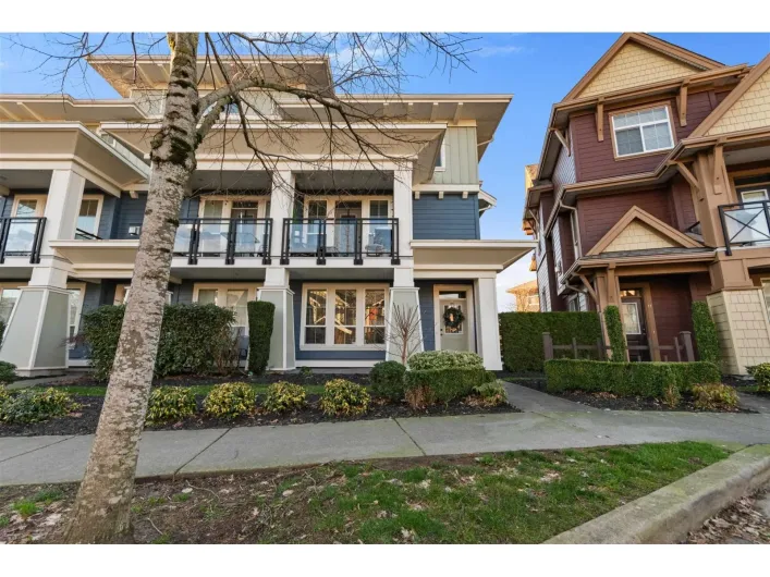 10 45137 NICOMEN CRESCENT|Garrison Crossing, Chilliwack