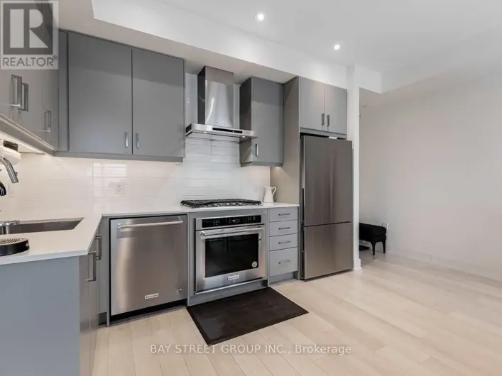 10 - 52 HOLMES AVENUE, Toronto