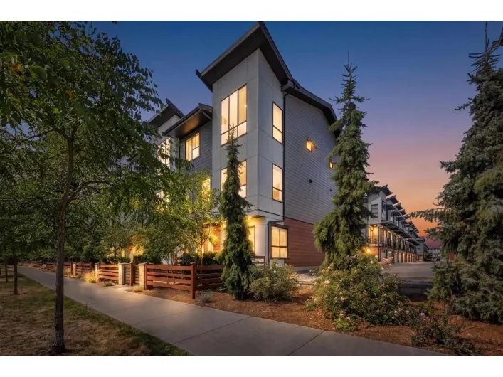 10 7177 194A STREET, Surrey