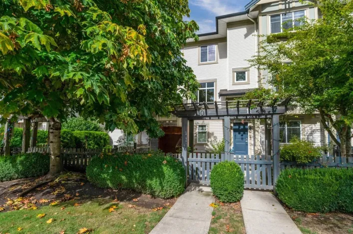 10 8418 163 STREET, Surrey