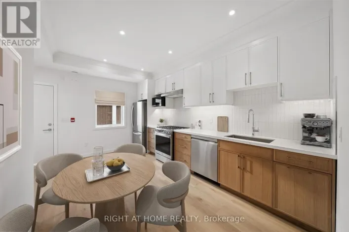 10 - 91 BARTON AVENUE, Toronto