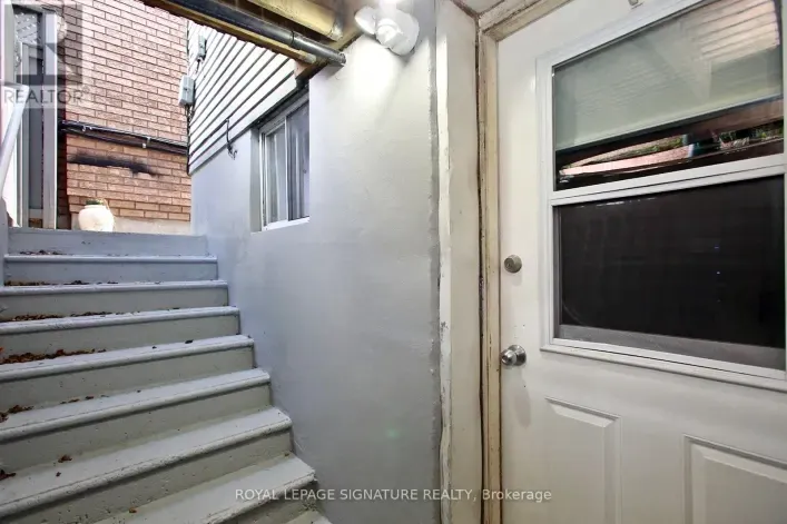 10 ARMSTRONG STREET, Toronto