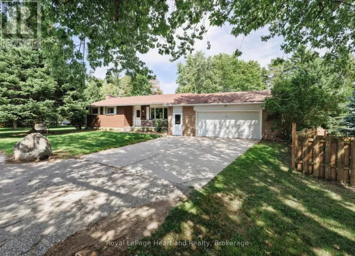10 BISSETT COURT, Central Huron
