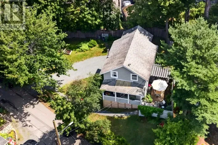 House for sale: 10 Braeburn Road, Halifax