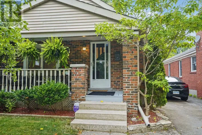 10 BYRON AVENUE E, London South
