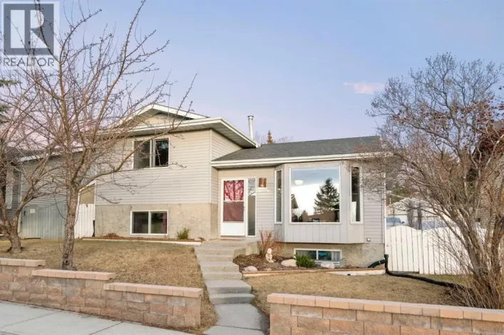 10 Carolina Drive W, Cochrane