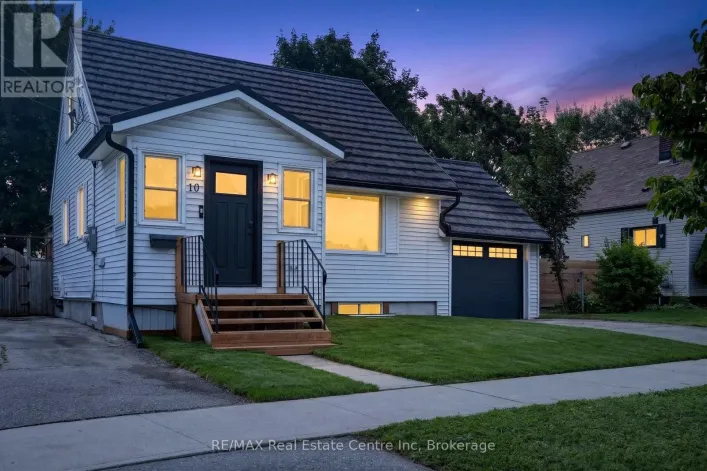 10 CHURCHILL CRESCENT W, Centre Wellington