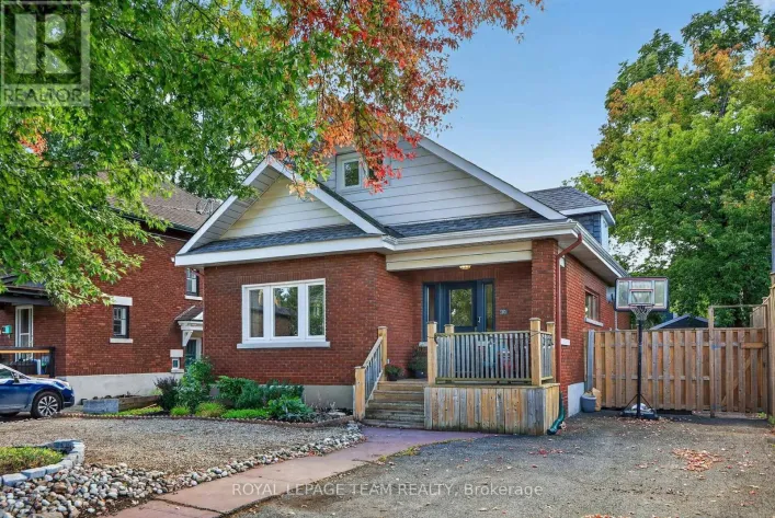 10 CLARENDON AVENUE, Ottawa
