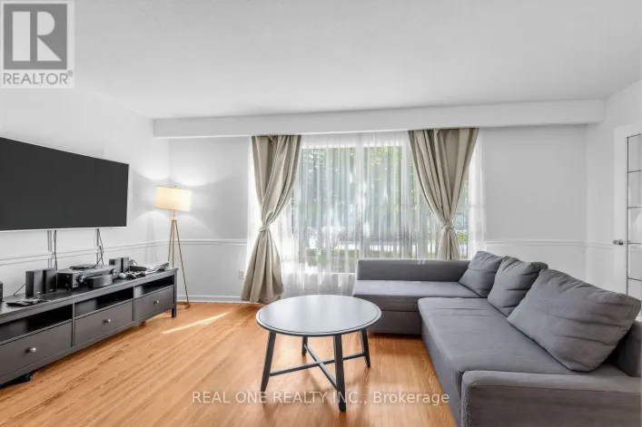 10 DEVINS DRIVE, Aurora