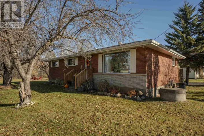 10 Dorothy ST, Kakabeka Falls