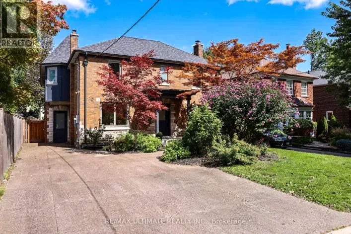 House for sale: 10 FIELD AVENUE, Toronto