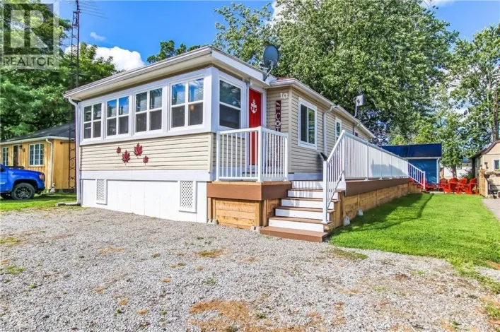 House for sale: 10 FOURTH Avenue, Long Point