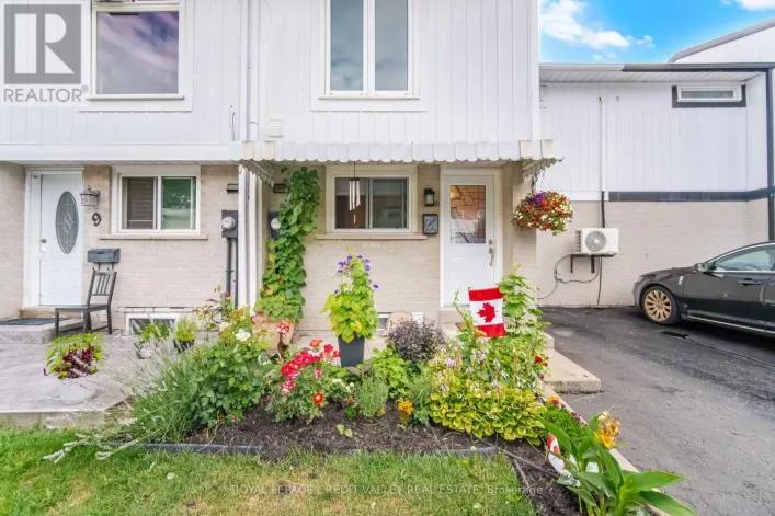 10 GLADSTONE SQUARE, Brampton