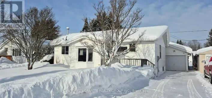 10 HEMLOCK STREET, Highlands East