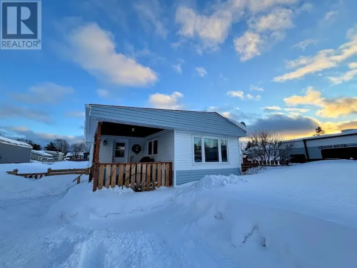 10 Jackson CRES, Marathon