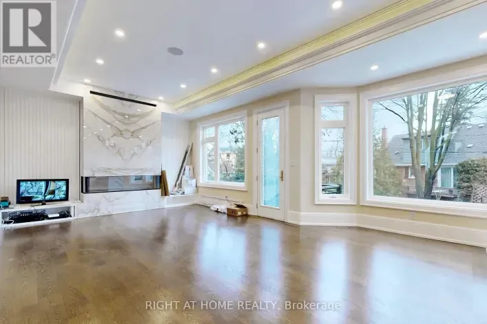 House for sale: 10 JOCELYN CRESCENT, Toronto
