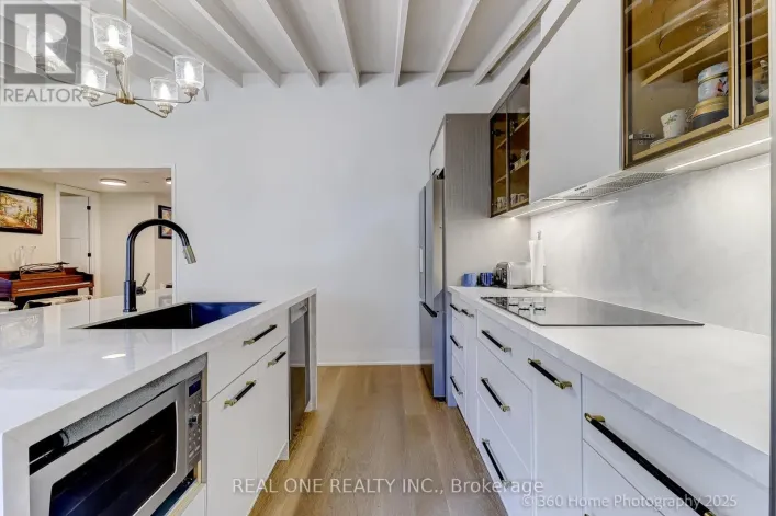 10 NORTH HILLS TERRACE, Toronto