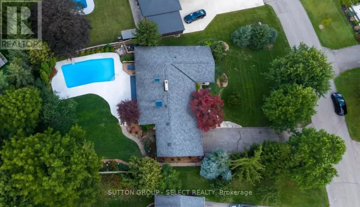 10 NORTHCREST DRIVE, London North