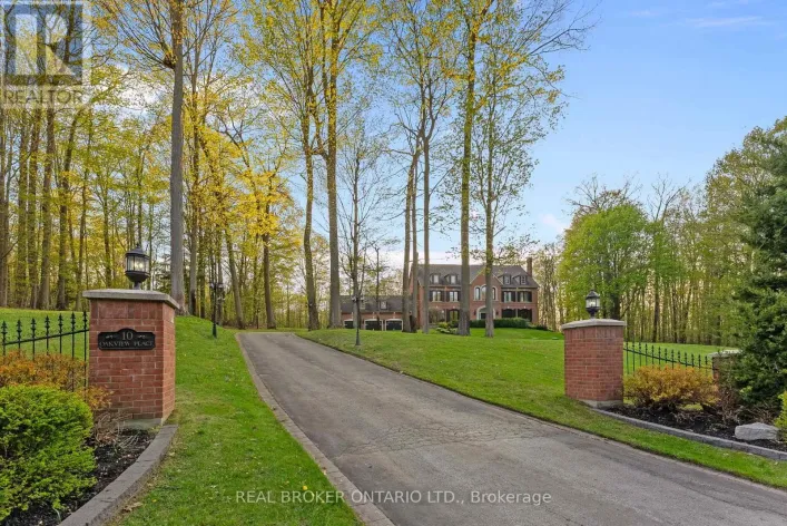 10 OAKVIEW PLACE, Uxbridge