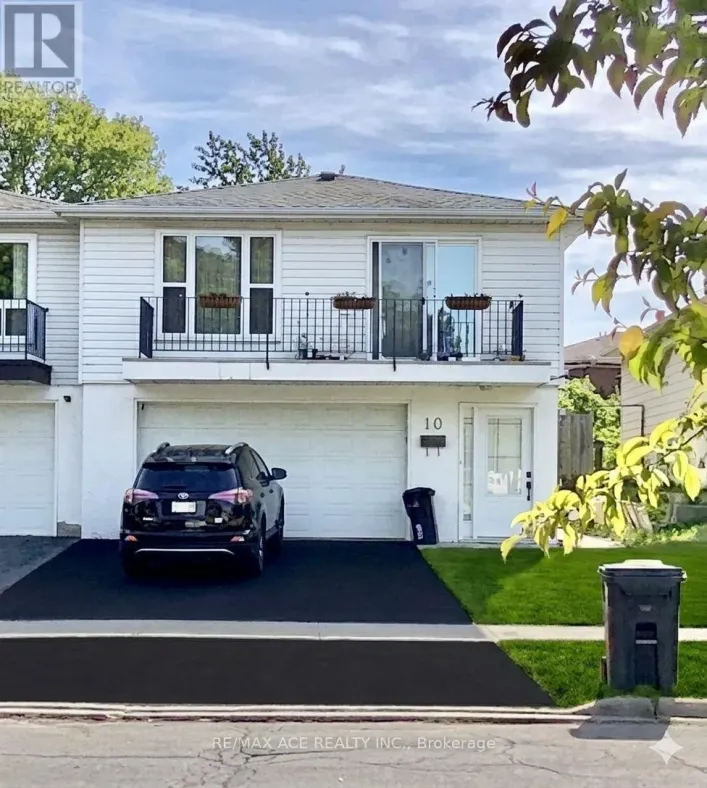 House for sale: 10 PARKDENE COURT, Toronto