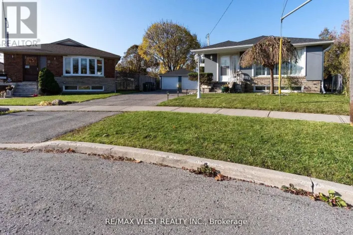 House for sale: 10 PASTRANO COURT, Toronto