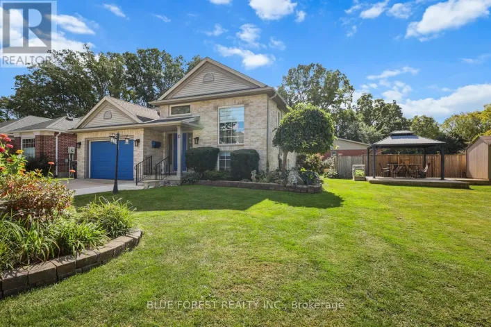10 SYMPHONY COURT, Central Elgin