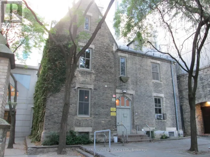 10 TRINITY SQUARE, Toronto