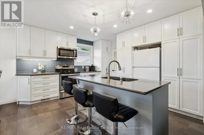 10 VILLA COURT, Hamilton