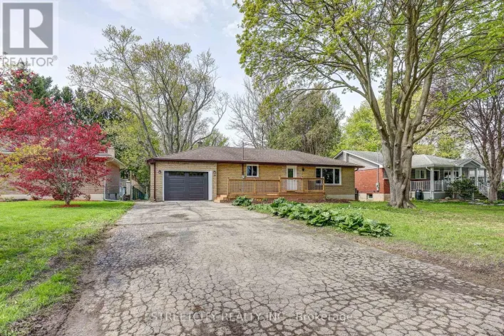 10 VINEDEN DRIVE, Central Elgin
