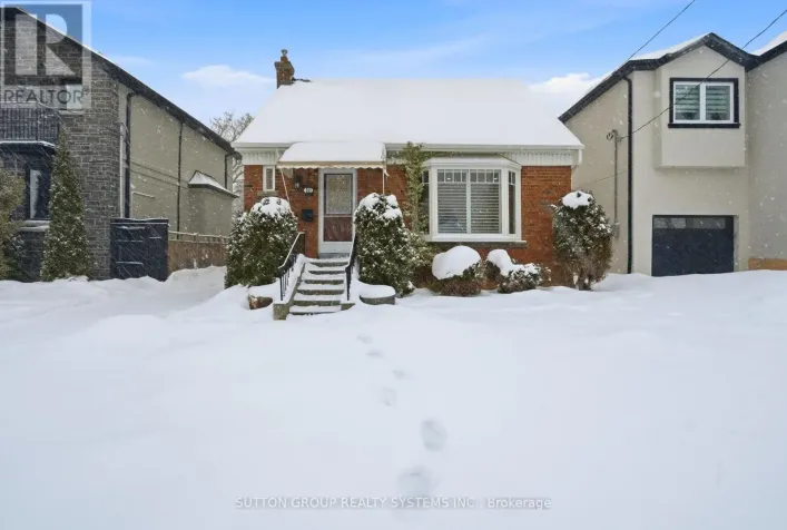 10 WILLOWHURST CRESCENT, Toronto