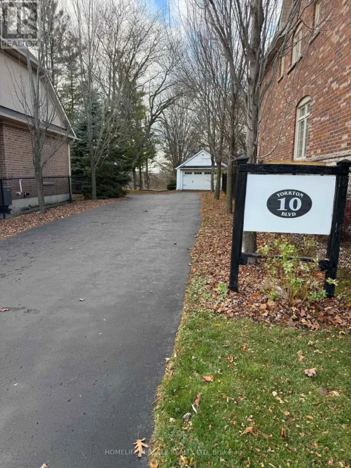 10 YORKTON BOULEVARD, Markham