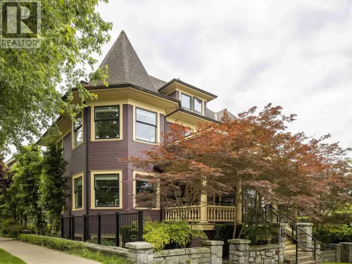 100 1872 PARKER STREET, Vancouver
