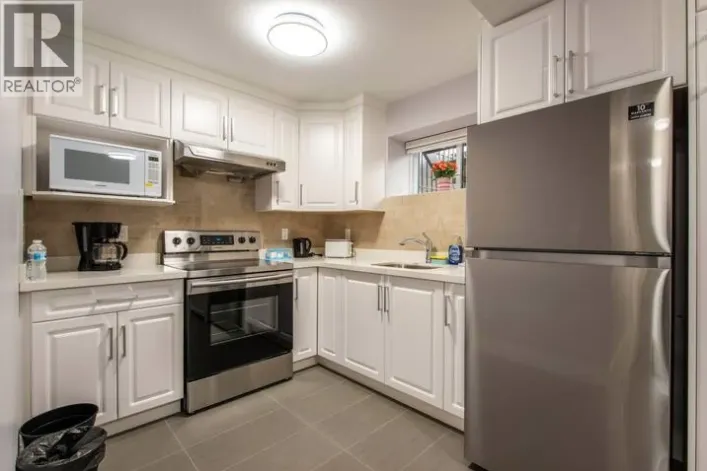 100 E 48TH AVENUE, Vancouver