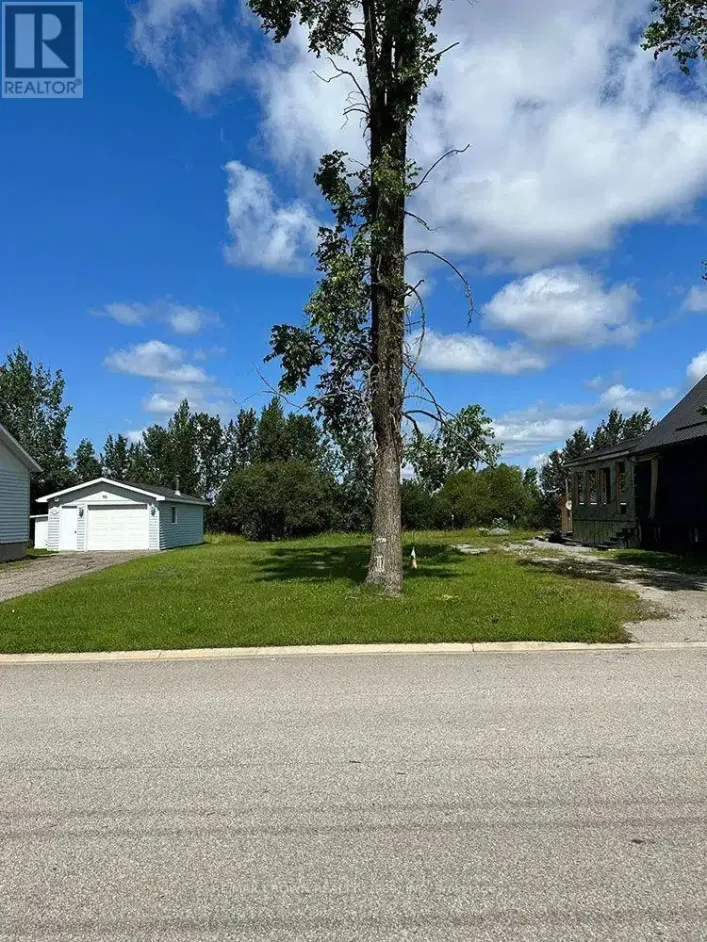 100 HOLLYWOOD AVENUE, Smooth Rock Falls