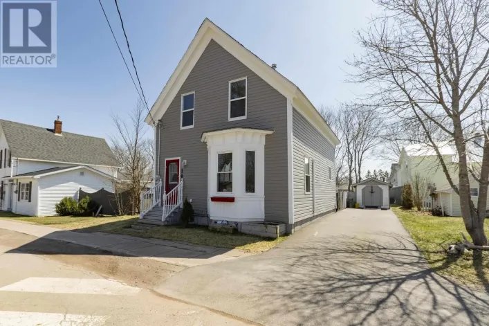 100 Queen Street, Parrsboro