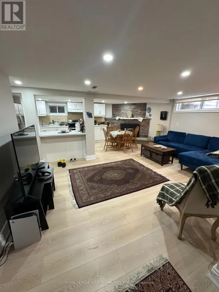 100 RICHARDSON DR DRIVE, Aurora